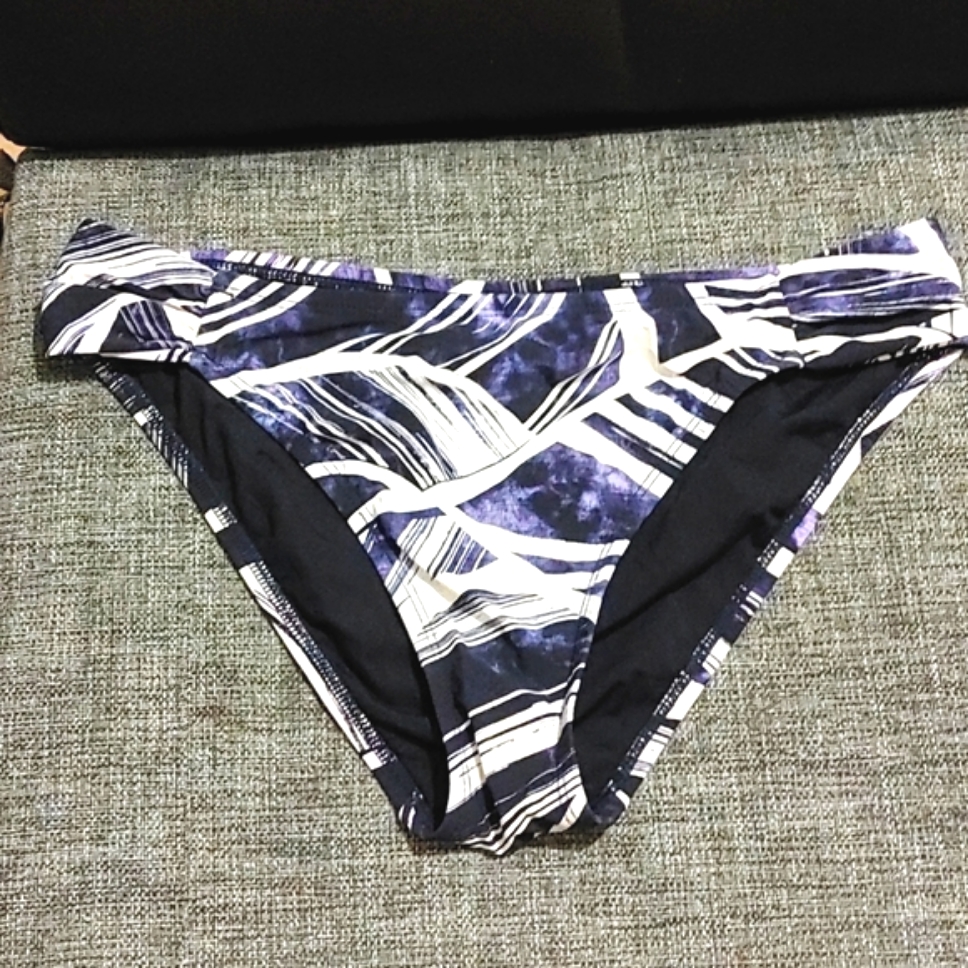 La Blanca Bikini Purple And White Moderate Coverage Bottom